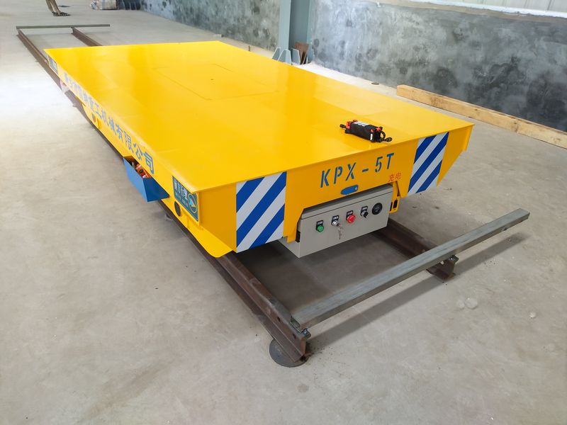 在電動(dòng)平車的中間部位，載荷分布要均均